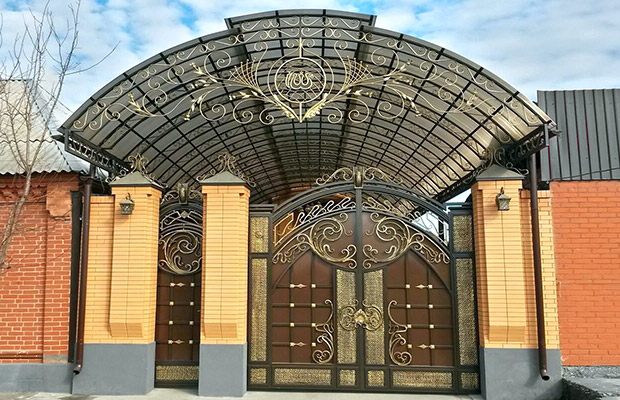 Купить или заказать ворота для дома с навесом - стильные и надежные решения для вашего участка в Малоярославце от 43077 руб | Титанзабор